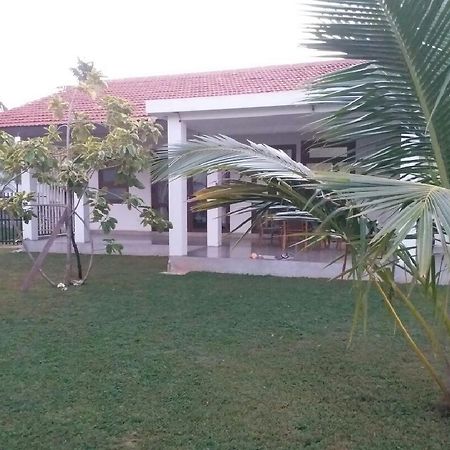 Negombo Holiday Home Exteriör bild